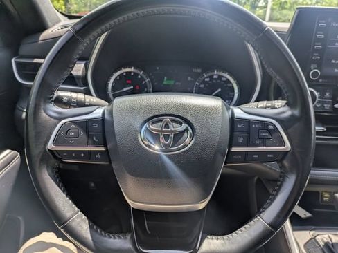 Used 2022 Toyota Highlander XSE AWD/4WD image 21
