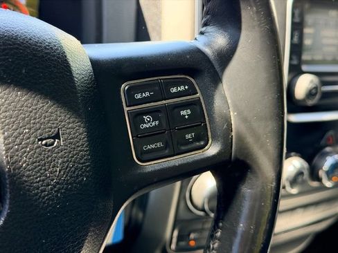 Used 2015 RAM 1500 Classic SLT w/ SLT Plus D←cor Group AWD/4WD image 9
