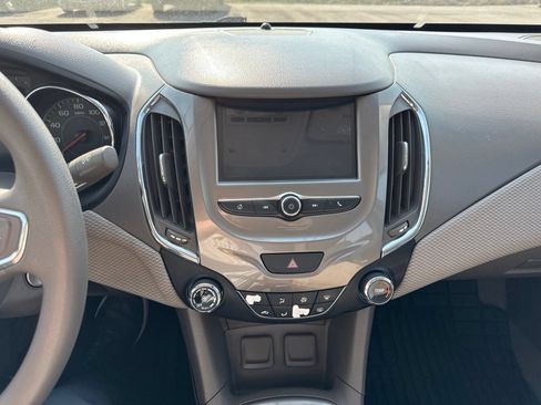 Used 2018 Chevrolet Cruze LT FWD image 16