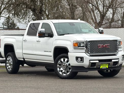 Used 2016 GMC Sierra 2500 Denali w/ Duramax Plus Package image 2