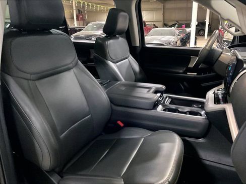 Certified 2025 Ford Expedition Active image 7