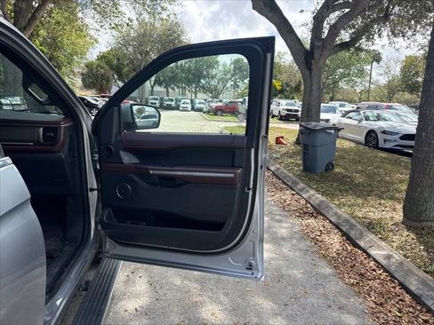 Used 2023 Ford Expedition Max Limited image 21