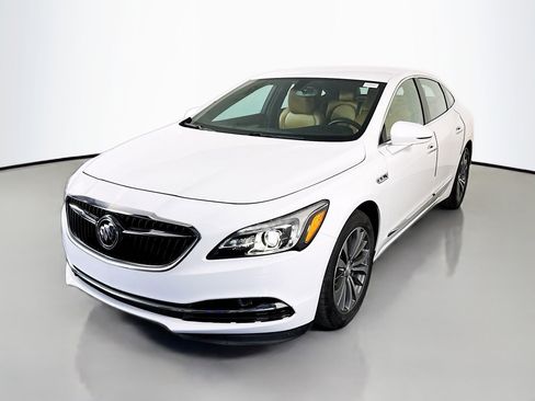 Used 2017 Buick LaCrosse Essence image 4
