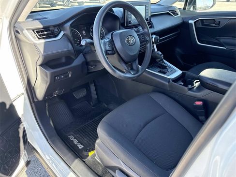 Used 2019 Toyota RAV4 LE image 9
