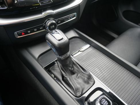 Used 2019 Volvo XC60 T5 Momentum w/ Protection Package Premier image 27