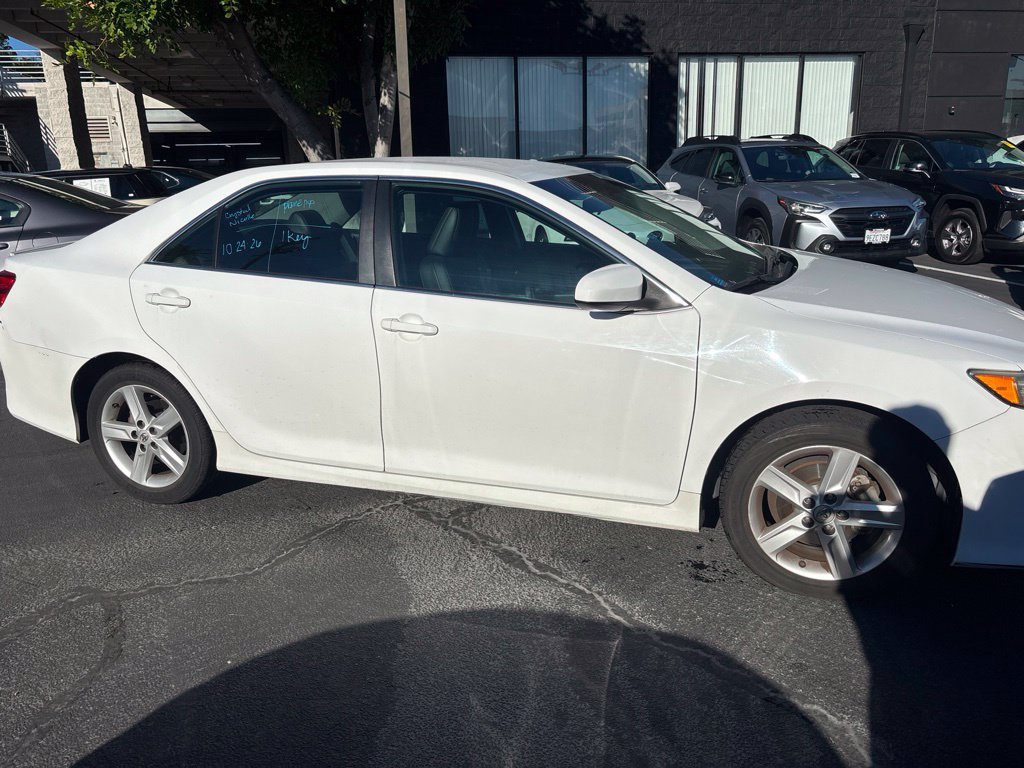 Used 2014 Toyota Camry SE FWD image 3