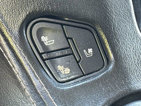 Used 2017 Chevrolet Tahoe Premier AWD/4WD image 34