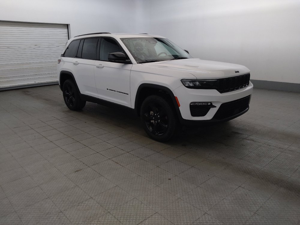 Used 2023 Jeep Grand Cherokee Limited w/ Black Appearance Package RWD image 11