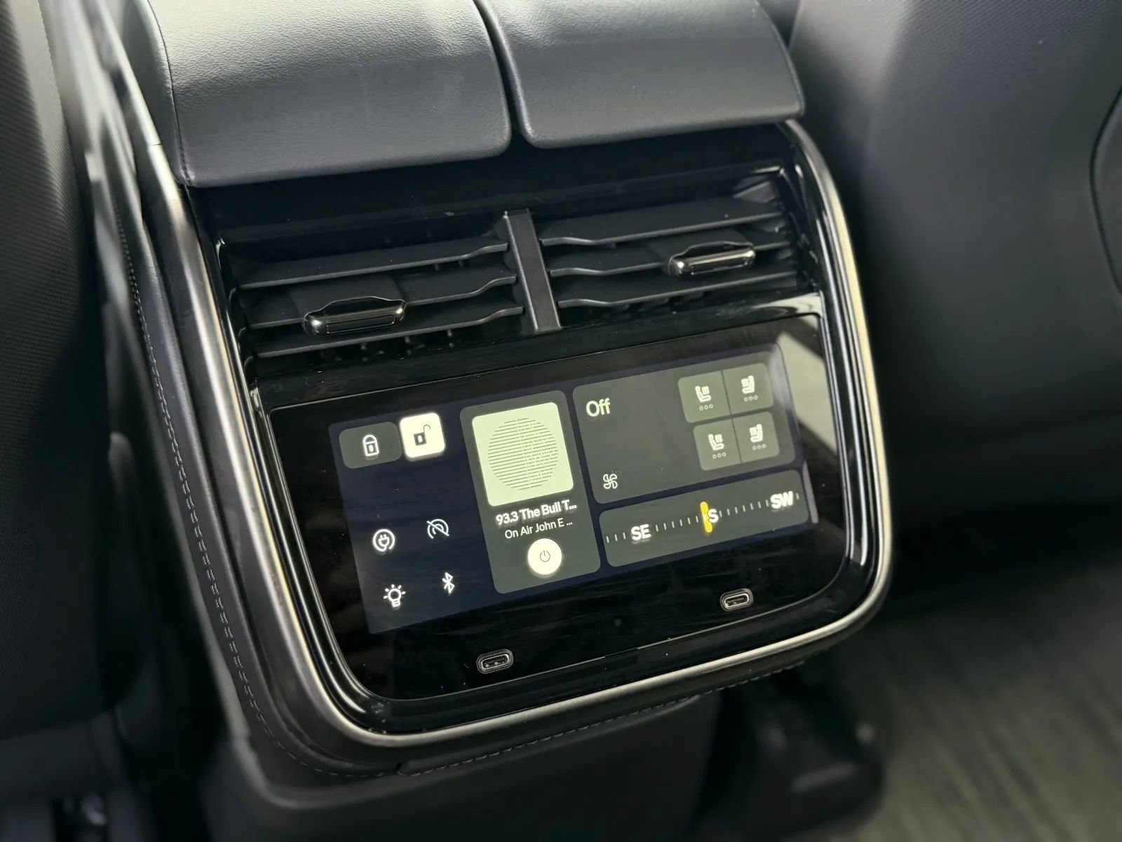 Used 2025 Rivian R1S Adventure Dual AWD/4WD image 41