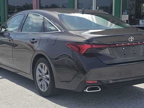 Used 2019 Toyota Avalon XLE w/ Moonroof Package FWD image 3