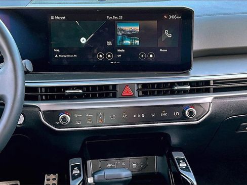 Used 2025 Kia Sorento SX image 6