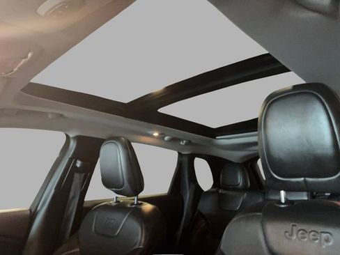 Used 2021 Jeep Cherokee Limited w/ Mopar Interior Package image 11