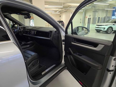 Used 2024 Porsche Cayenne image 13