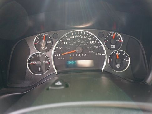 Used 2010 Chevrolet Express 1500 image 26