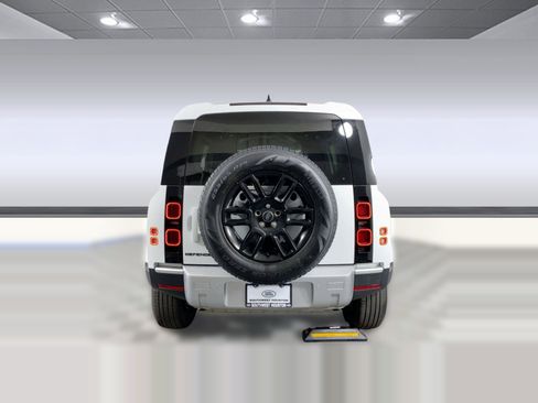 Used 2025 Land Rover Defender 110 S image 8
