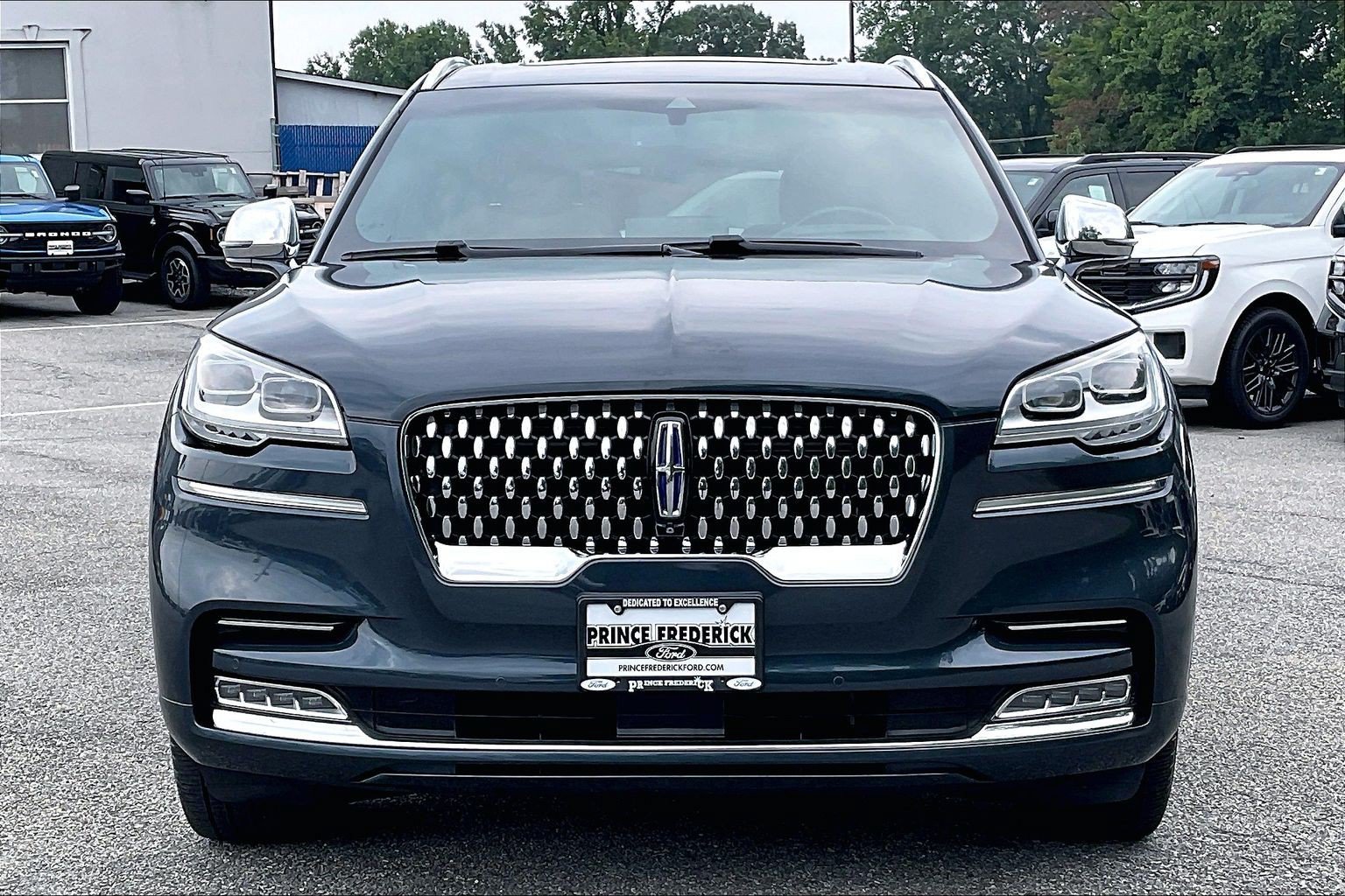 Used 2020 Lincoln Aviator Black Label Grand Touring AWD/4WD image 2