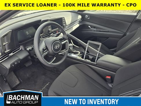 Used 2025 Hyundai Elantra Blue image 9