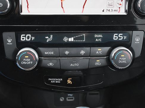 Used 2019 Nissan Rogue SL w/ Premium Package image 9