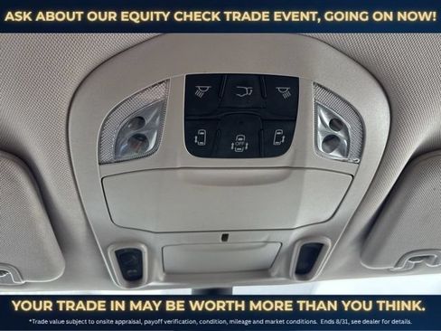 Used 2023 Chrysler Pacifica Limited FWD image 16