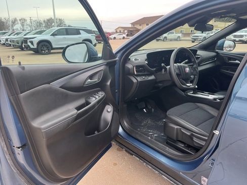 Used 2025 Buick Envista Preferred w/ Convenience II Package image 9