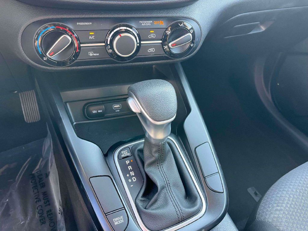Used 2025 Kia Soul LX w/ LX Technology Package FWD image 19