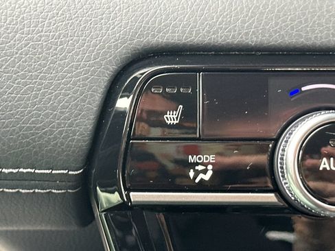 Used 2025 Honda Pilot Touring image 31