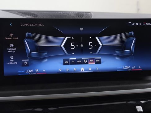 Used 2024 BMW X7 xDrive40i w/ Premium Package AWD/4WD image 35