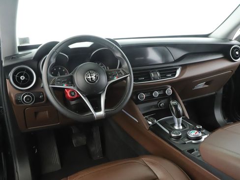 Used 2018 Alfa Romeo Stelvio AWD image 2