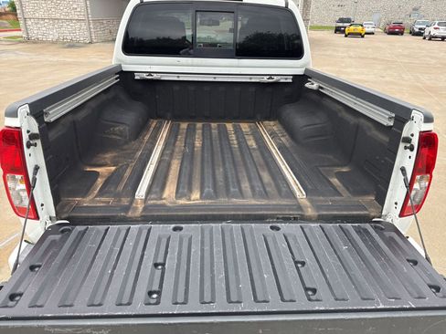 Used 2017 Nissan Frontier PRO-4X w/ Pro-4x Luxury Package image 4