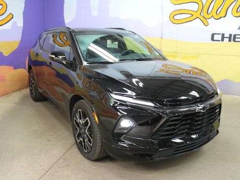 Used 2023 Chevrolet Blazer RS w/ Driver Confidence II Package AWD/4WD image 2