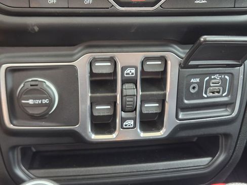 Used 2023 Jeep Gladiator Sport AWD/4WD image 29