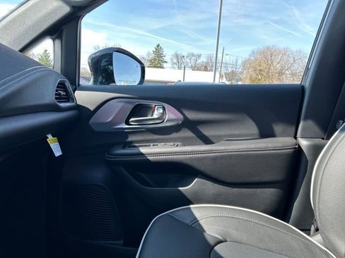 New 2026 Chrysler Pacifica Limited AWD/4WD image 47
