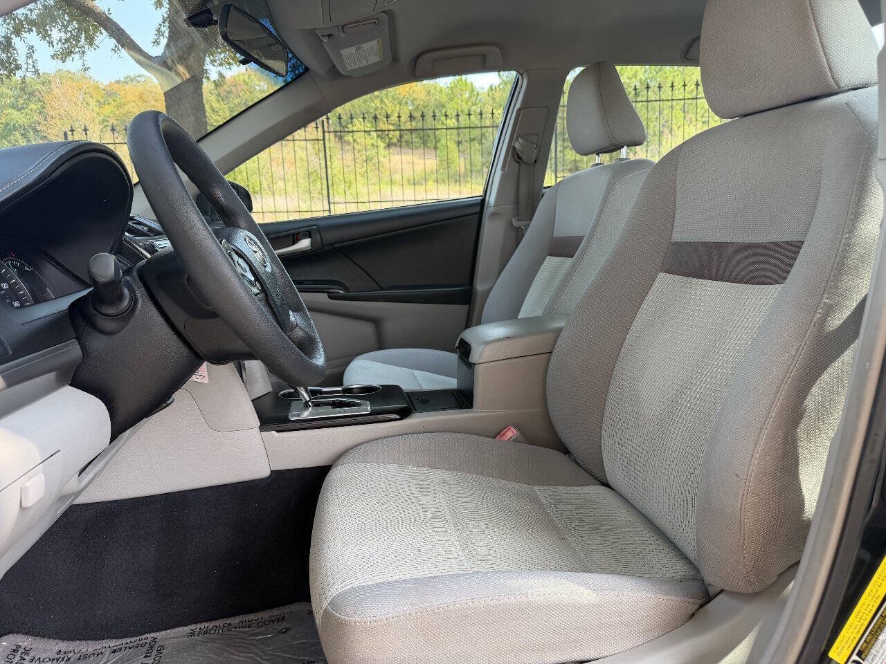 Used 2012 Toyota Camry LE FWD image 11