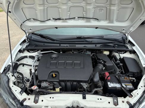 Used 2018 Toyota Corolla LE FWD image 18