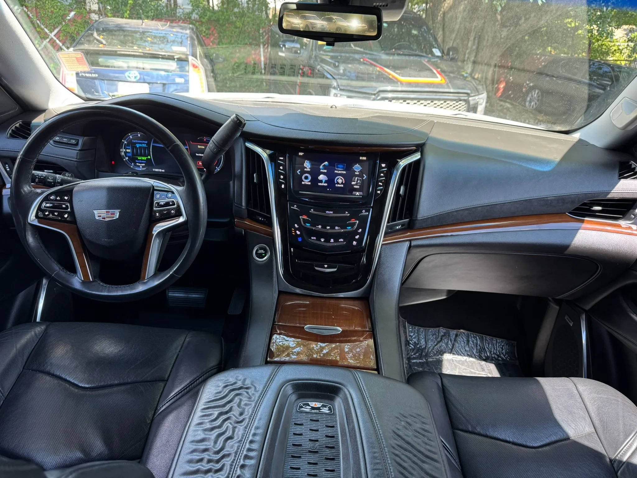 Used 2017 Cadillac Escalade Luxury AWD/4WD image 10