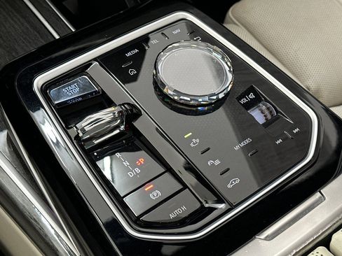 Certified 2023 BMW i7 xDrive60 AWD/4WD image 19