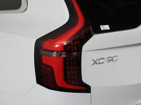 New 2026 Volvo XC90 B6 Plus w/ Protection Package Premier image 15