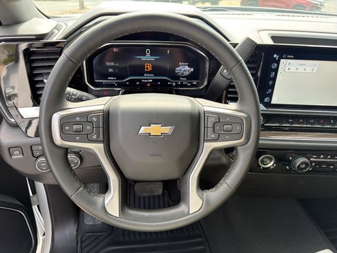 Used 2024 Chevrolet Silverado 1500 LT image 22