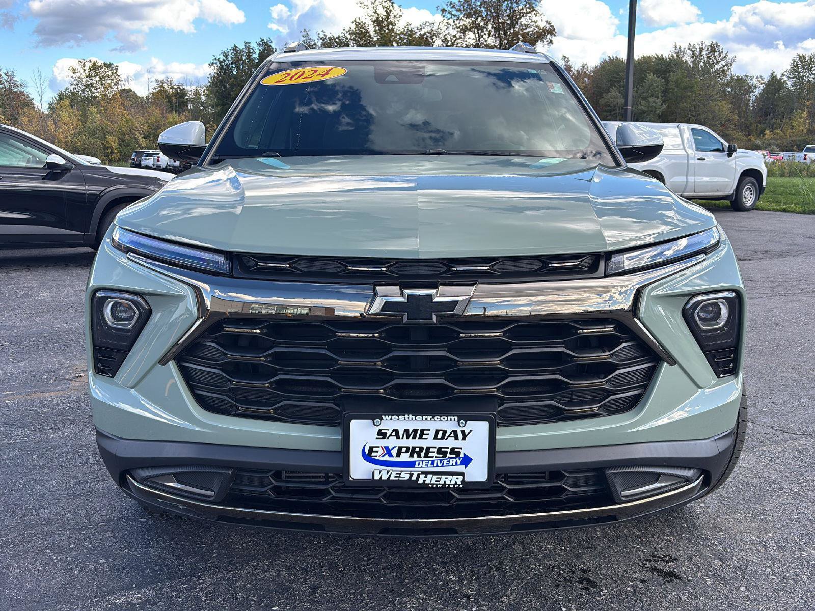 Used 2024 Chevrolet TrailBlazer ACTIV AWD/4WD image 2