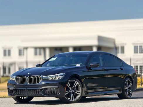 Used 2019 BMW 740i w/ Executive Package image 1