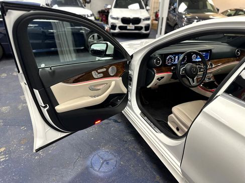 Used 2019 Mercedes-Benz E 300 4MATIC image 11