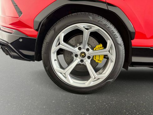 Used 2020 Lamborghini Urus AWD/4WD image 17