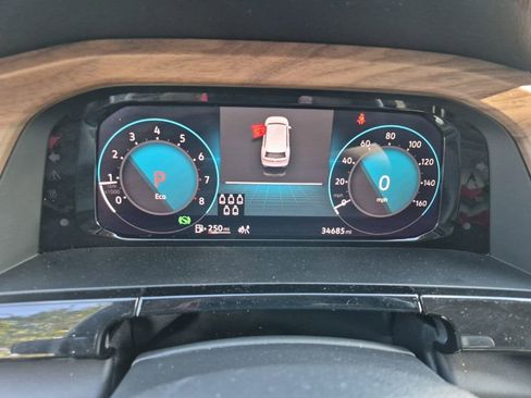 Used 2025 Volkswagen Atlas SE image 6