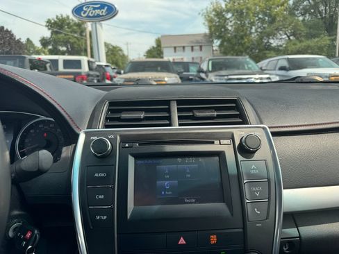 Used 2017 Toyota Camry SE FWD image 23
