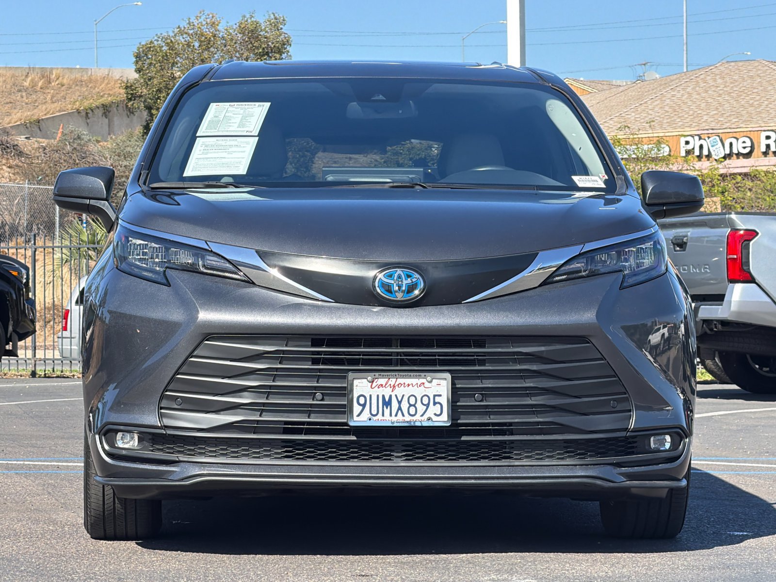 Used 2025 Toyota Sienna XLE FWD image 7