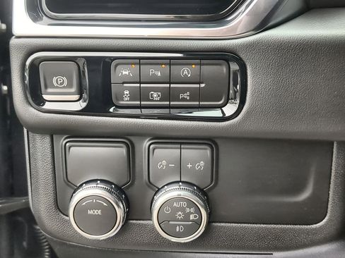 New 2026 GMC Yukon Elevation image 18