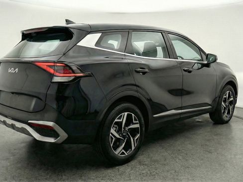 Used 2025 Kia Sportage LX image 9