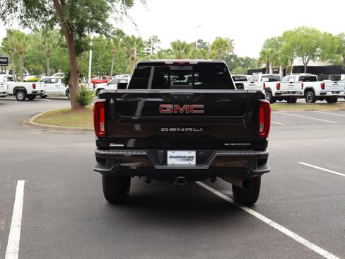 Used 2022 GMC Sierra 3500 Denali w/ Denali Black Diamond Edition AWD/4WD image 8