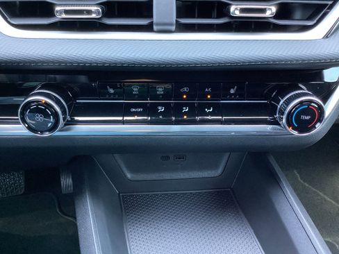 Used 2026 Chevrolet Equinox LT image 18