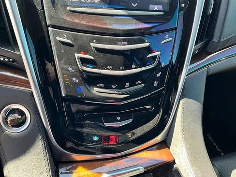 Used 2020 Cadillac Escalade Luxury AWD/4WD image 22